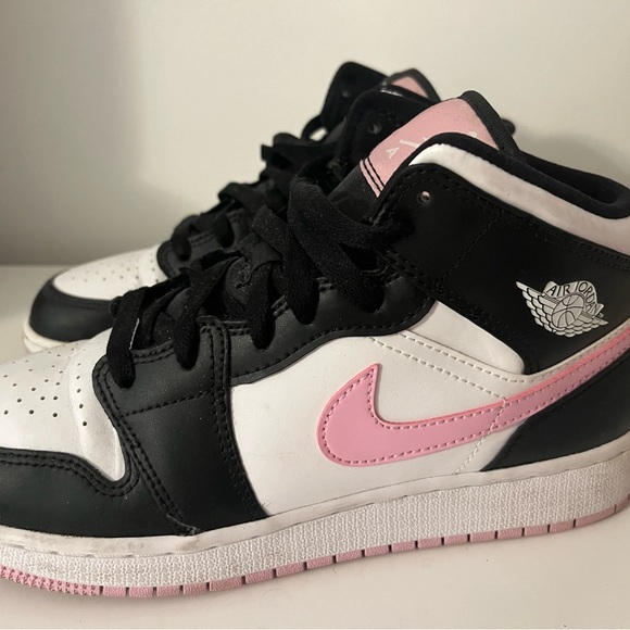 NIKE AIR JORDAN 1 MID WHITE BLACK LIGHT ARCTIC PINK SNEAKERS - Picture 1 of 7